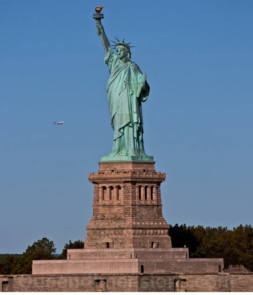 statue-liberty-300-feet-lenght